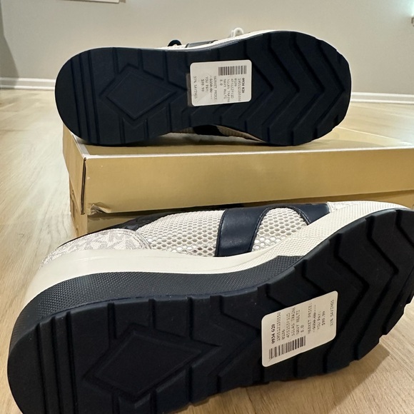 Brand new never worn size 8 Michael Kors sneakers! - Picture 3 of 4